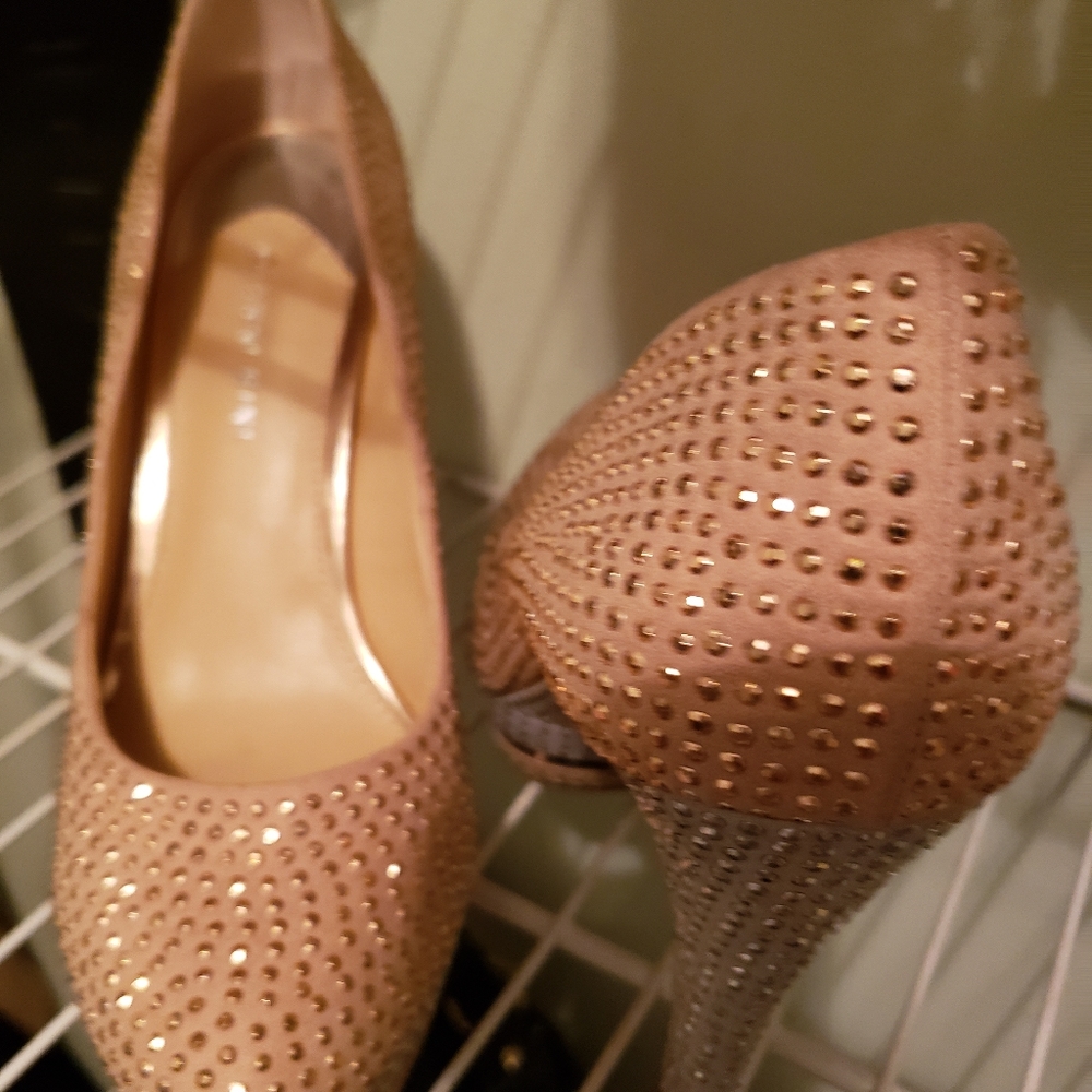 Shoes - Picture 7 of 8